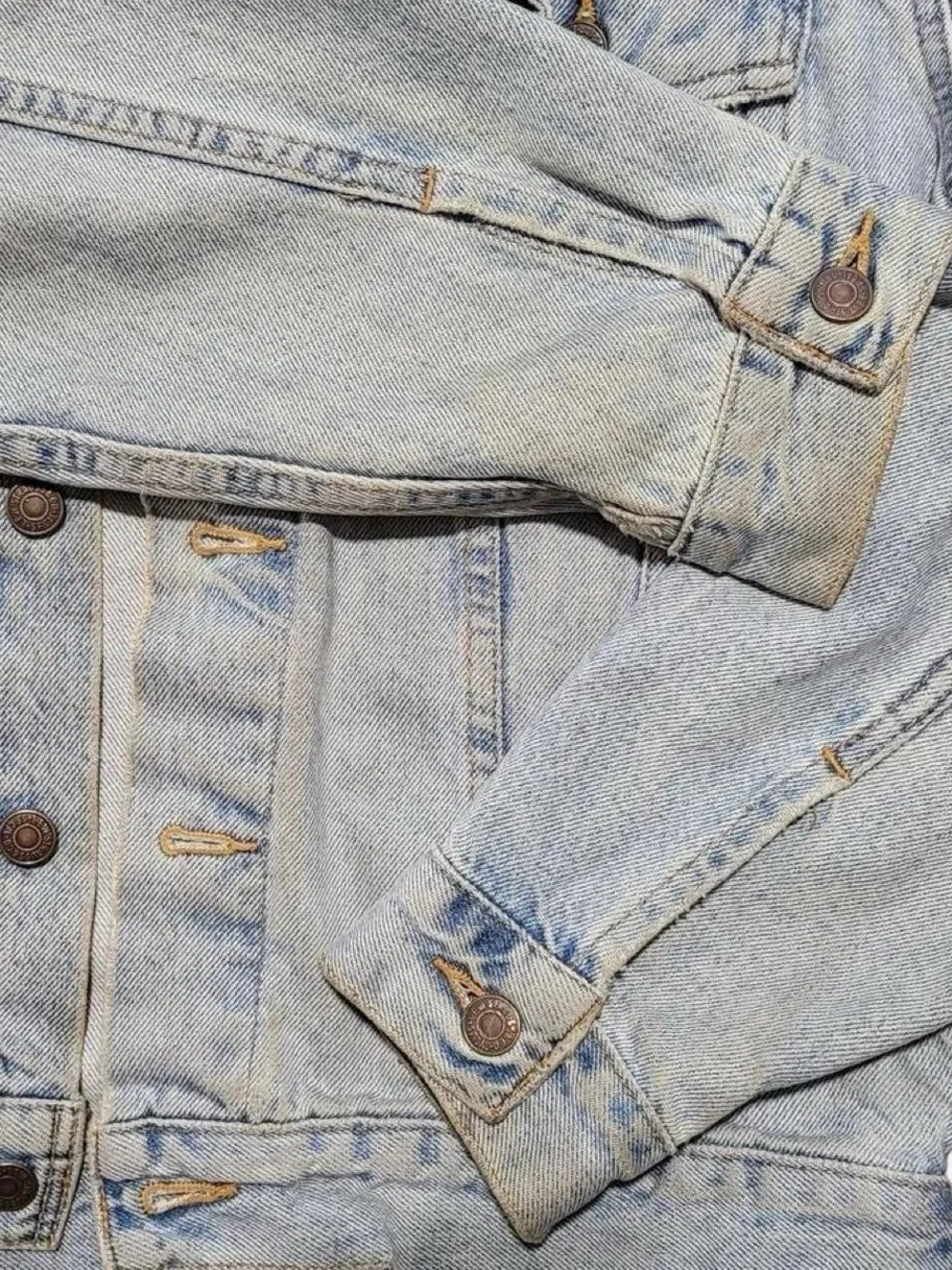 Levi's Light Wash Blue Denim Trucker Jacket
